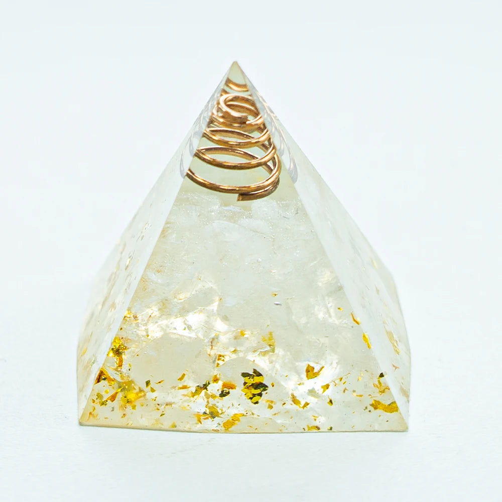 Pyramide Orgonite en Cristal de Roche avec Feuilles d’Or et Fil de Cuivre NeoSpiritum