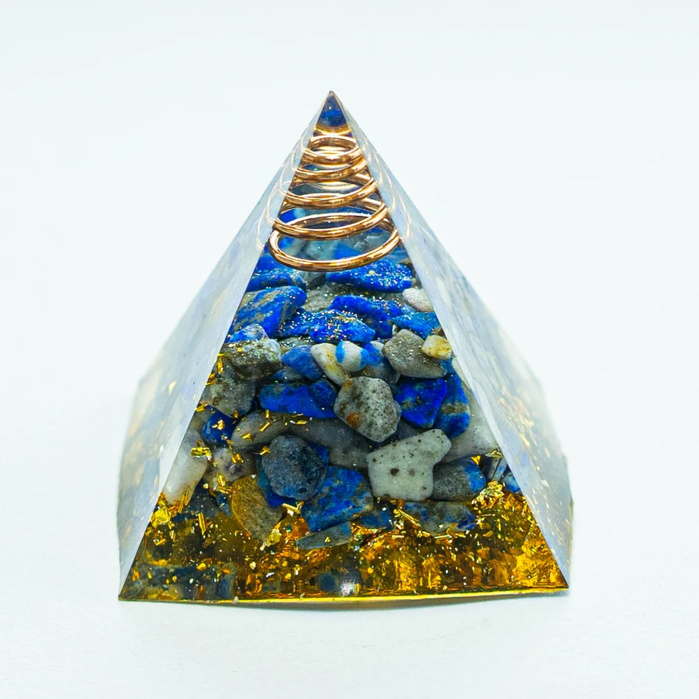 Pyramide Orgonite en Lapis Lazulli avec Feuilles d’Or et Fil de Cuivre NeoSpiritum