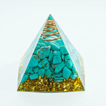 Pyramide Orgonite en Turquoise avec Feuilles d’Or et Fil de Cuivre NeoSpiritum