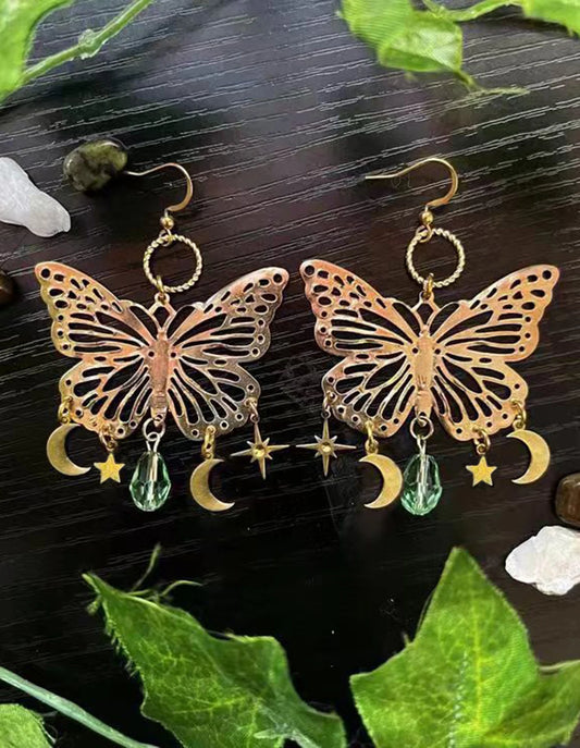 Boucles d'Oreilles Esotériques en Métal Doré avec Lune et Papillon – Bijou Spirituel NeoSpiritum