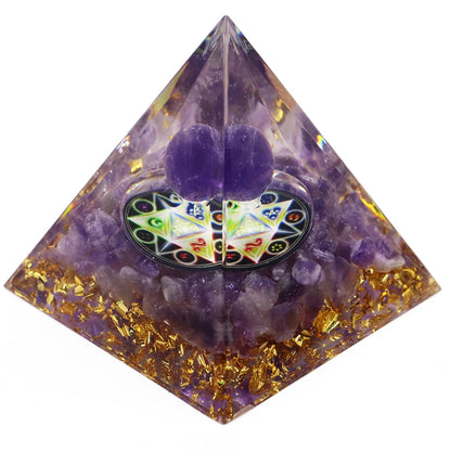 Pyramide Orgonite en Améthyste avec Feuilles d’Or – Énergie Reiki et Spiritualité NeoSpiritum