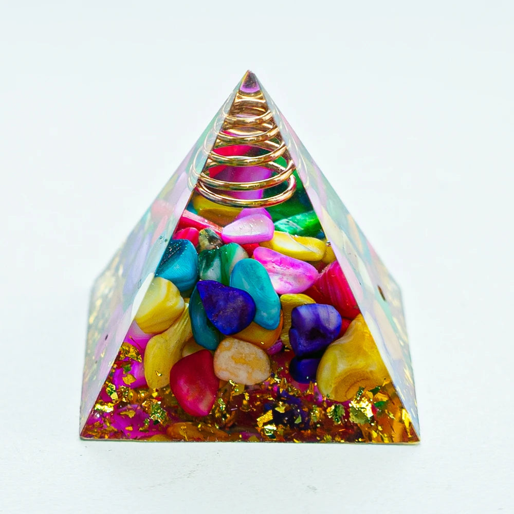 Pyramide Orgonite en Agate Coloré avec Feuilles d’Or et Fil de Cuivre NeoSpiritum