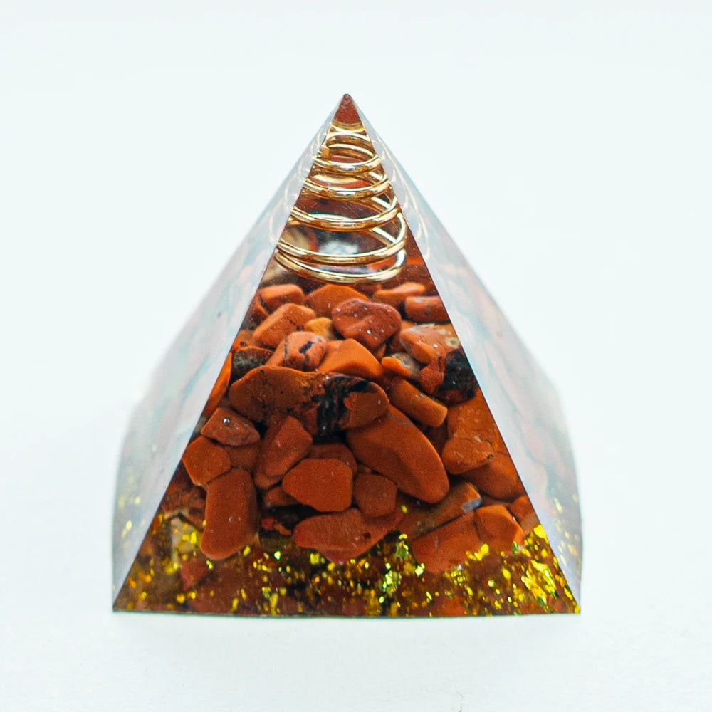 Pyramide Orgonite en Jaspe Rouge avec Feuilles d’Or et Fil de Cuivre NeoSpiritum