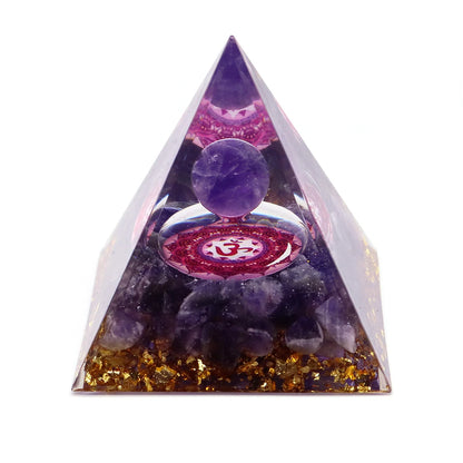 Pyramide Orgonite en Améthyste avec Feuilles d’Or – Énergie Reiki et Spiritualité NeoSpiritum