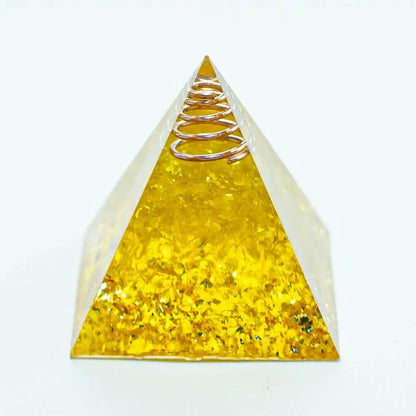 Pyramide Orgonite en Citrine avec Feuilles d’Or et Fil de Cuivre NeoSpiritum